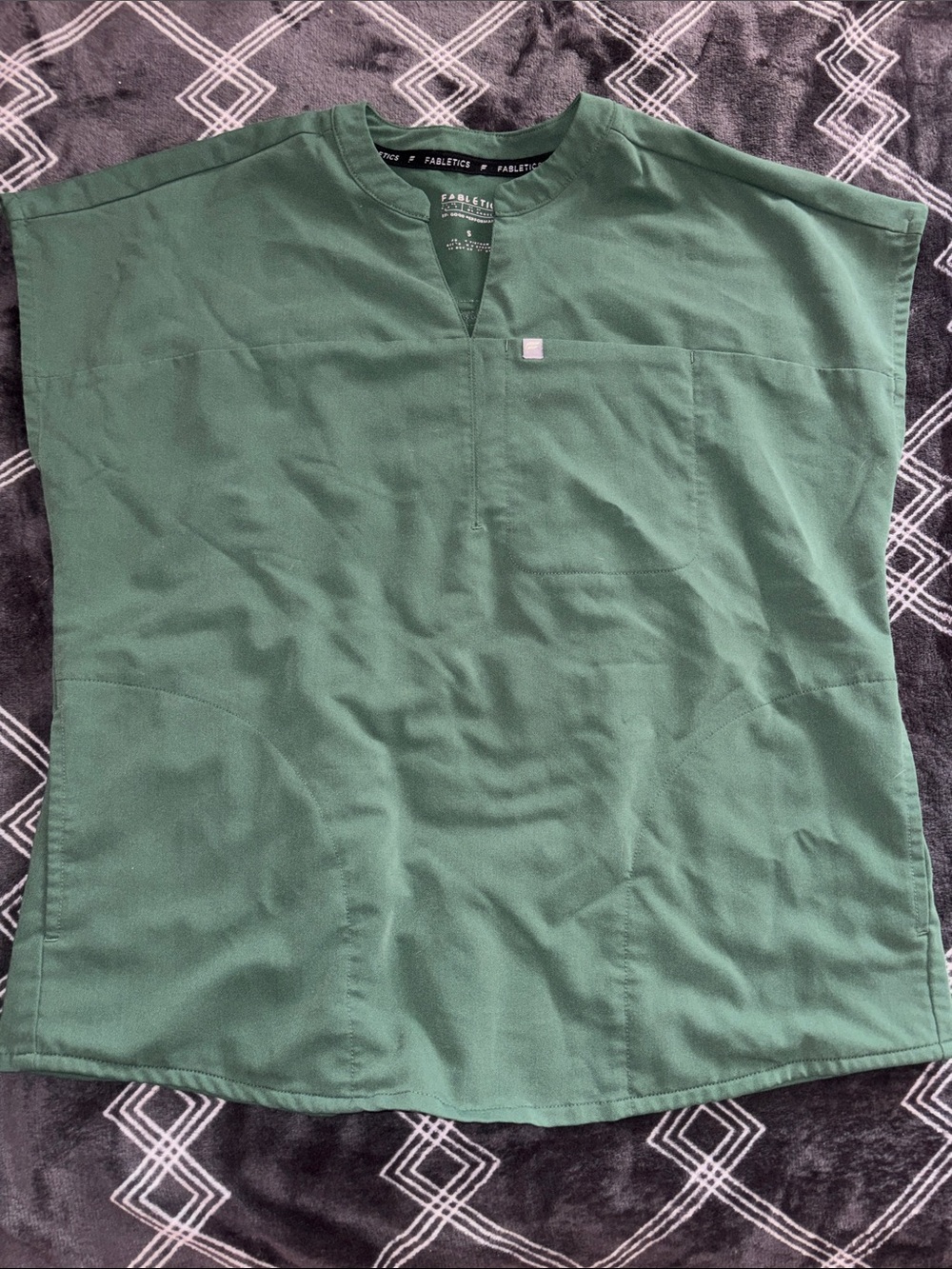 Fabletics Hunter Green Short Sleeve V-Neck Scrub Top